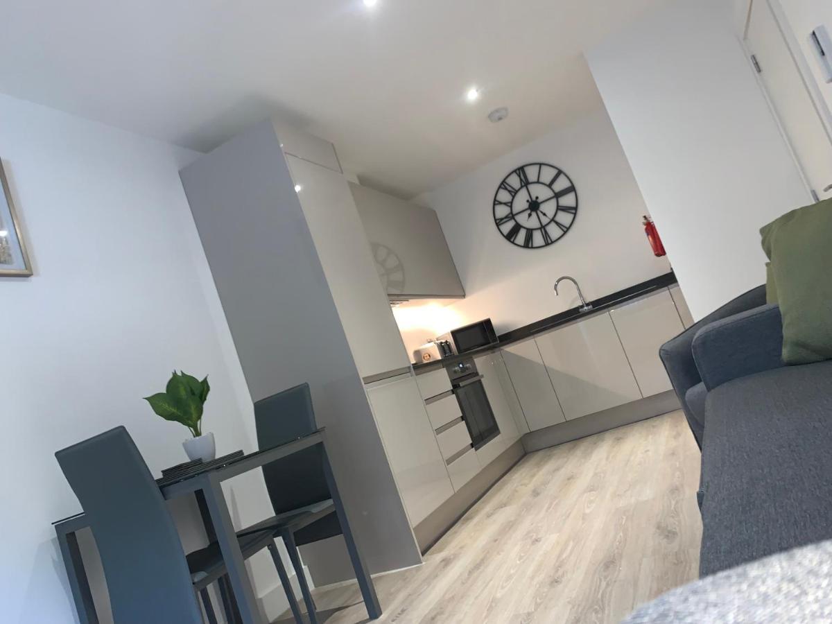 Roomotel - Broadoaks Apartments Solihull Exterior foto